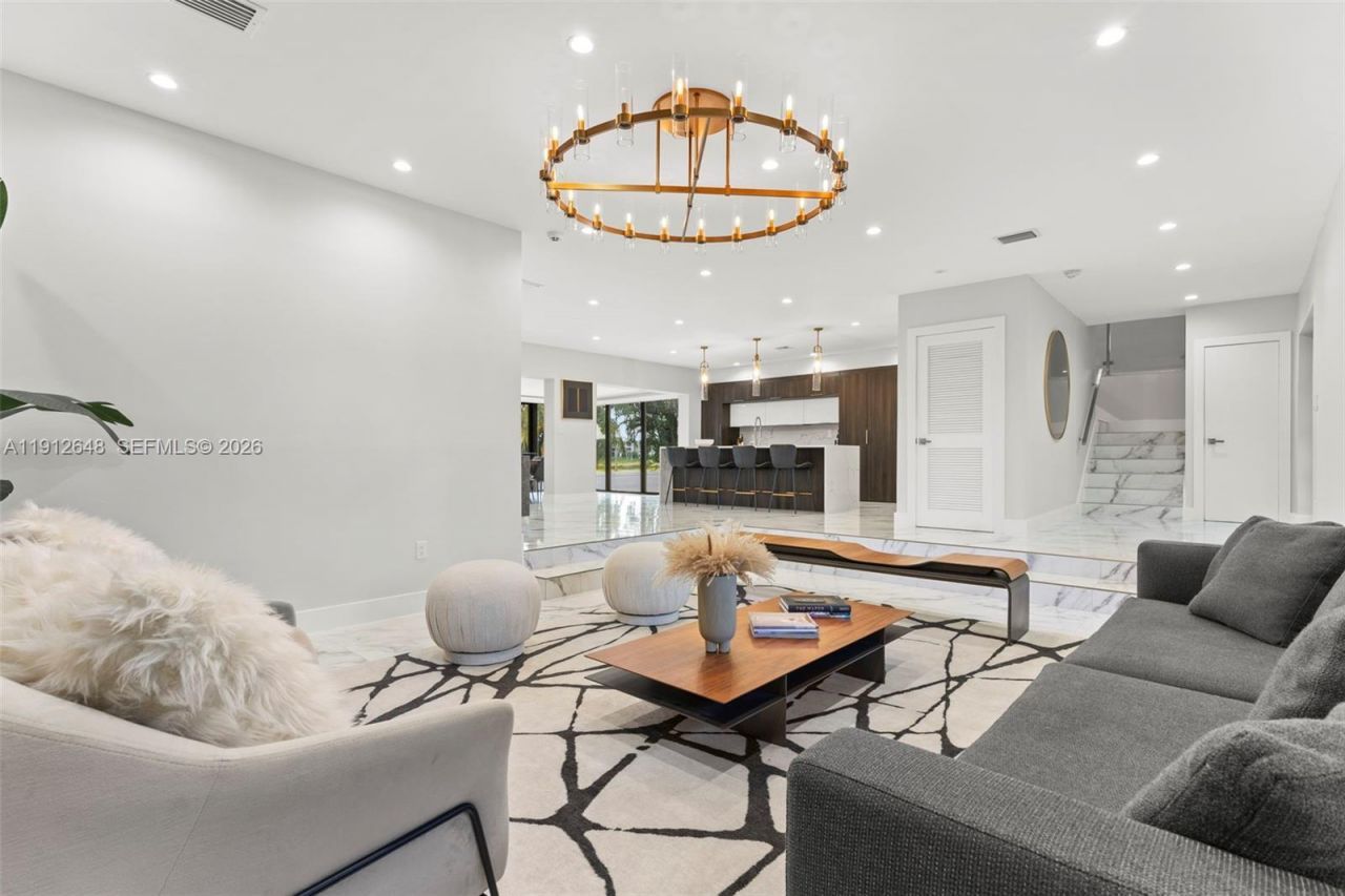 19035 E Saint Andrews Dr, Hialeah, FL 33015 Photo