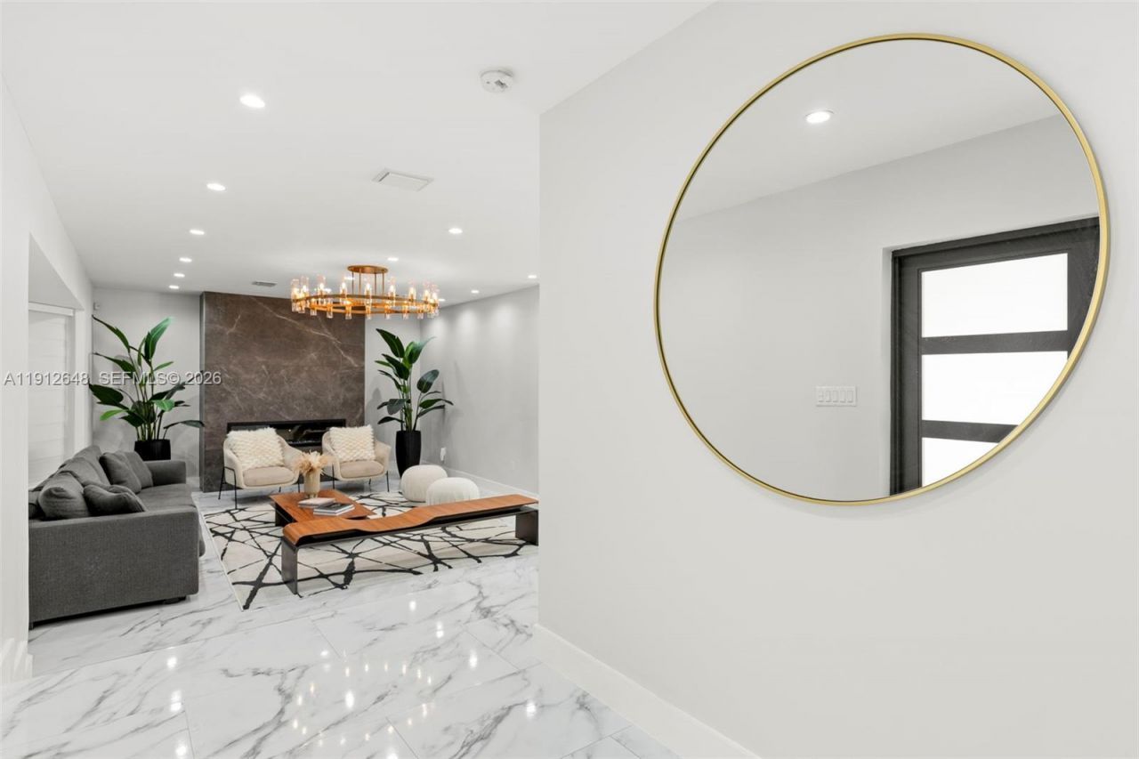 19035 E Saint Andrews Dr, Hialeah, FL 33015 Photo