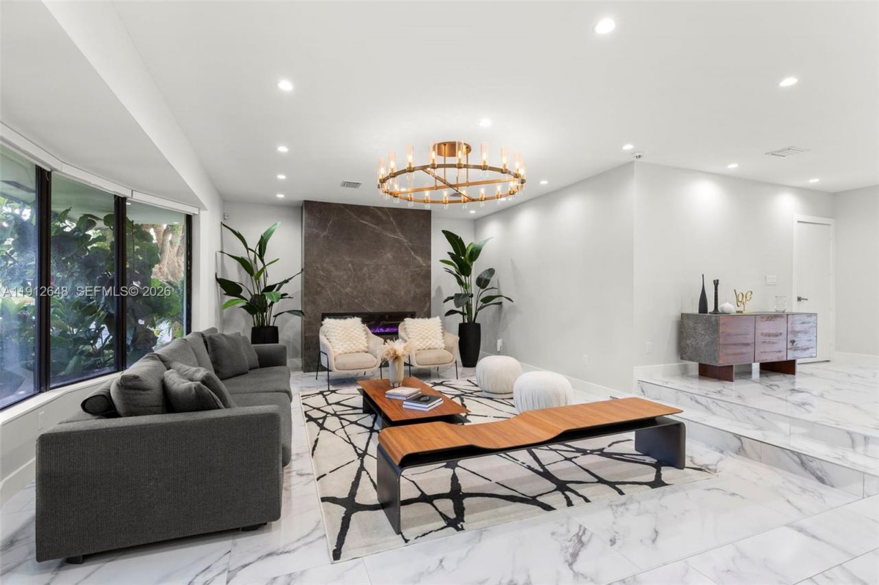 19035 E Saint Andrews Dr, Hialeah, FL 33015 Photo