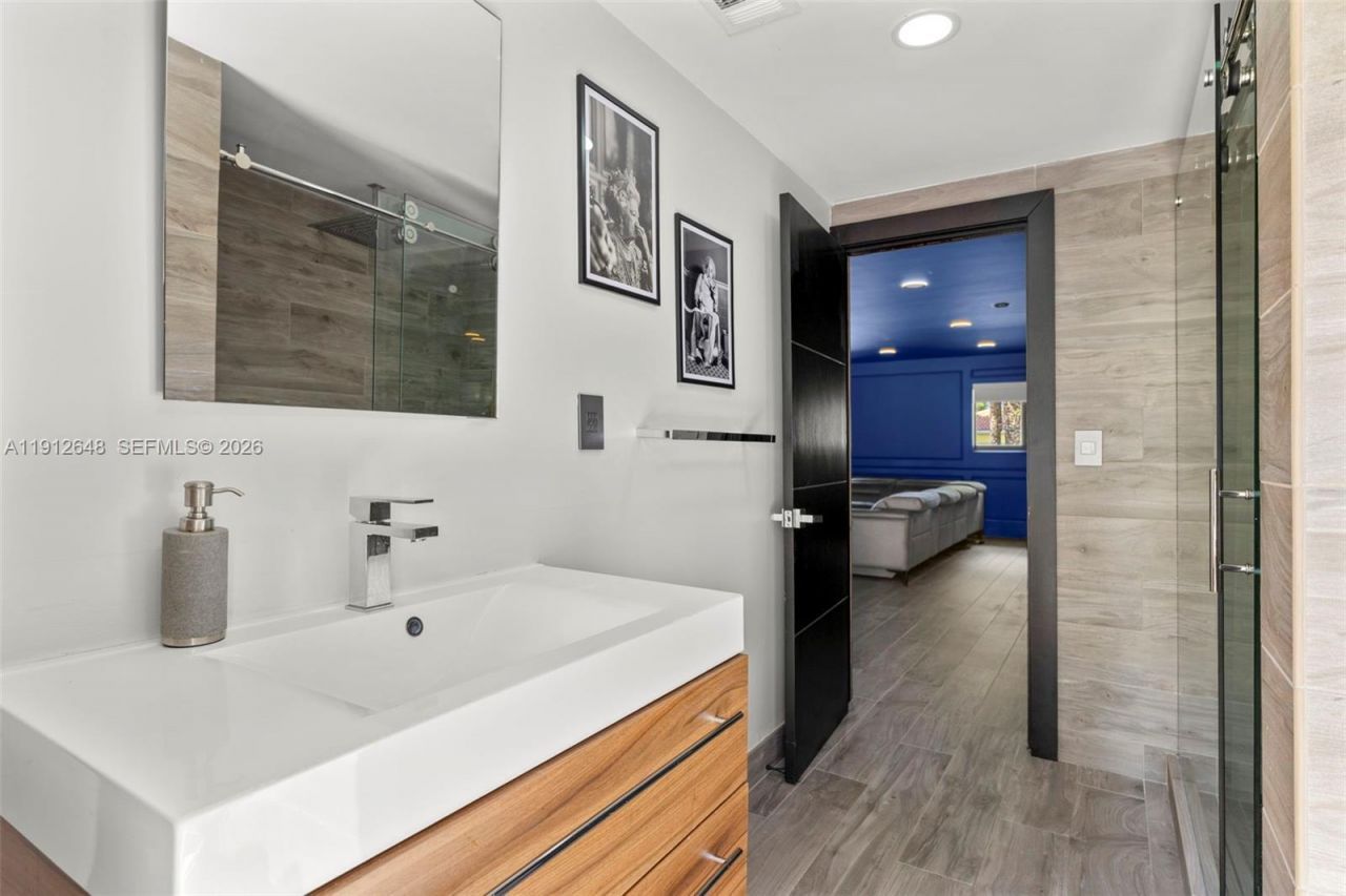 19035 E Saint Andrews Dr, Hialeah, FL 33015 Photo