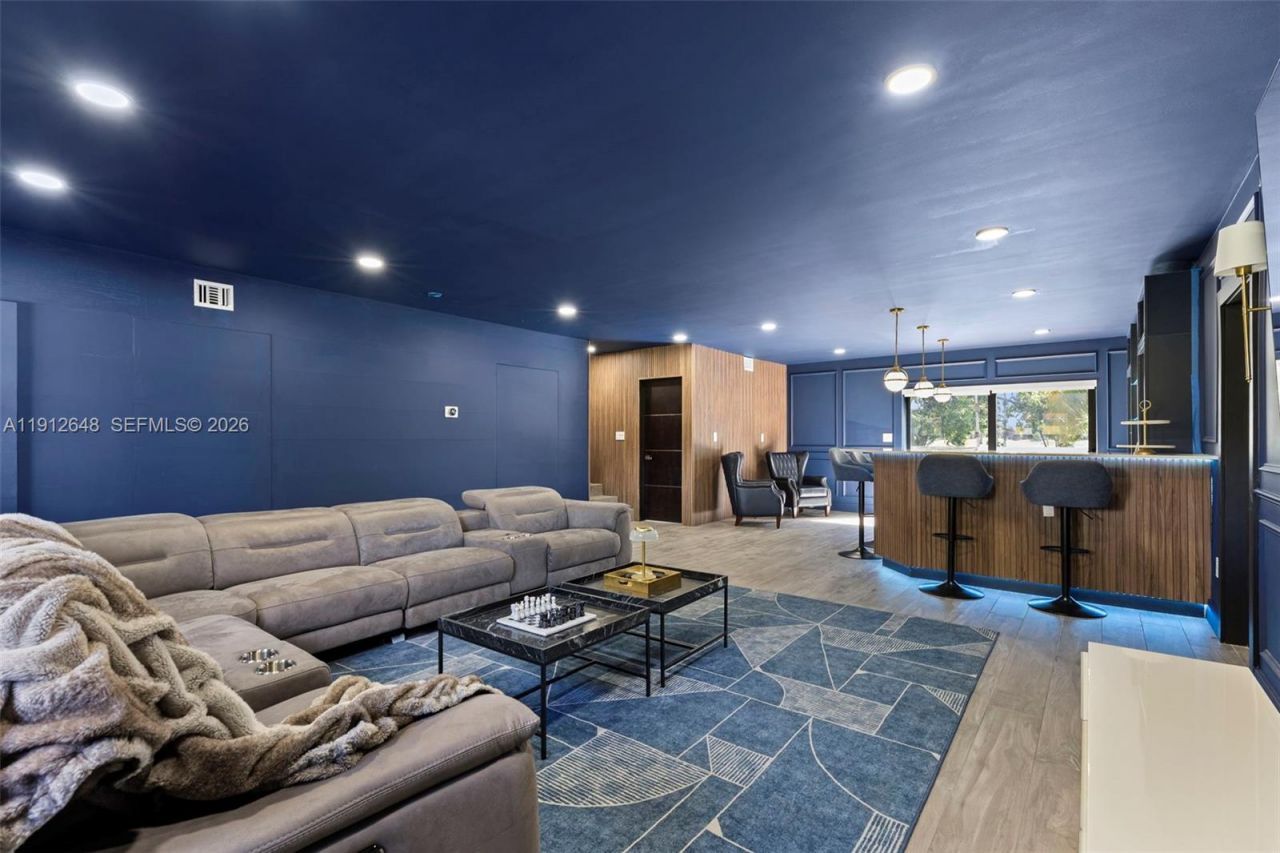 19035 E Saint Andrews Dr, Hialeah, FL 33015 Photo