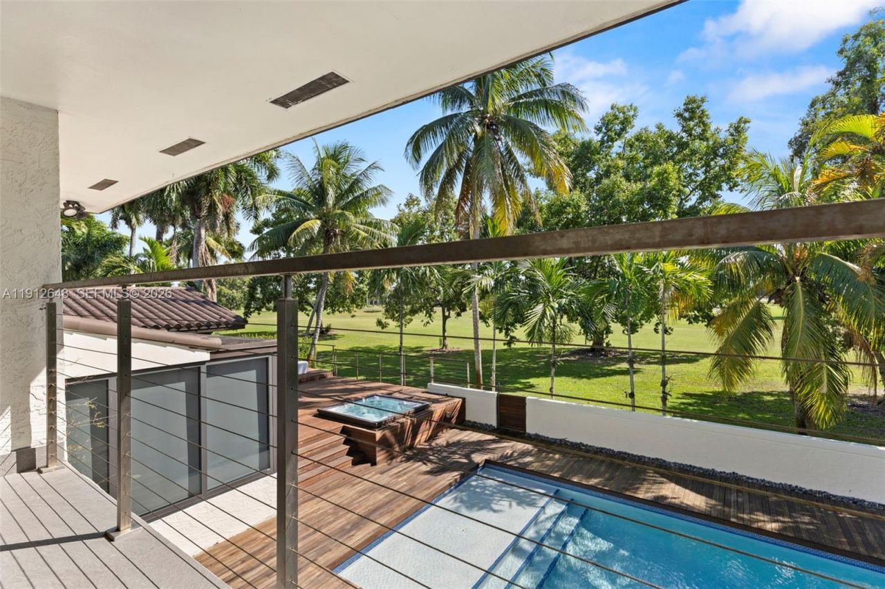 19035 E Saint Andrews Dr, Hialeah, FL 33015 Photo