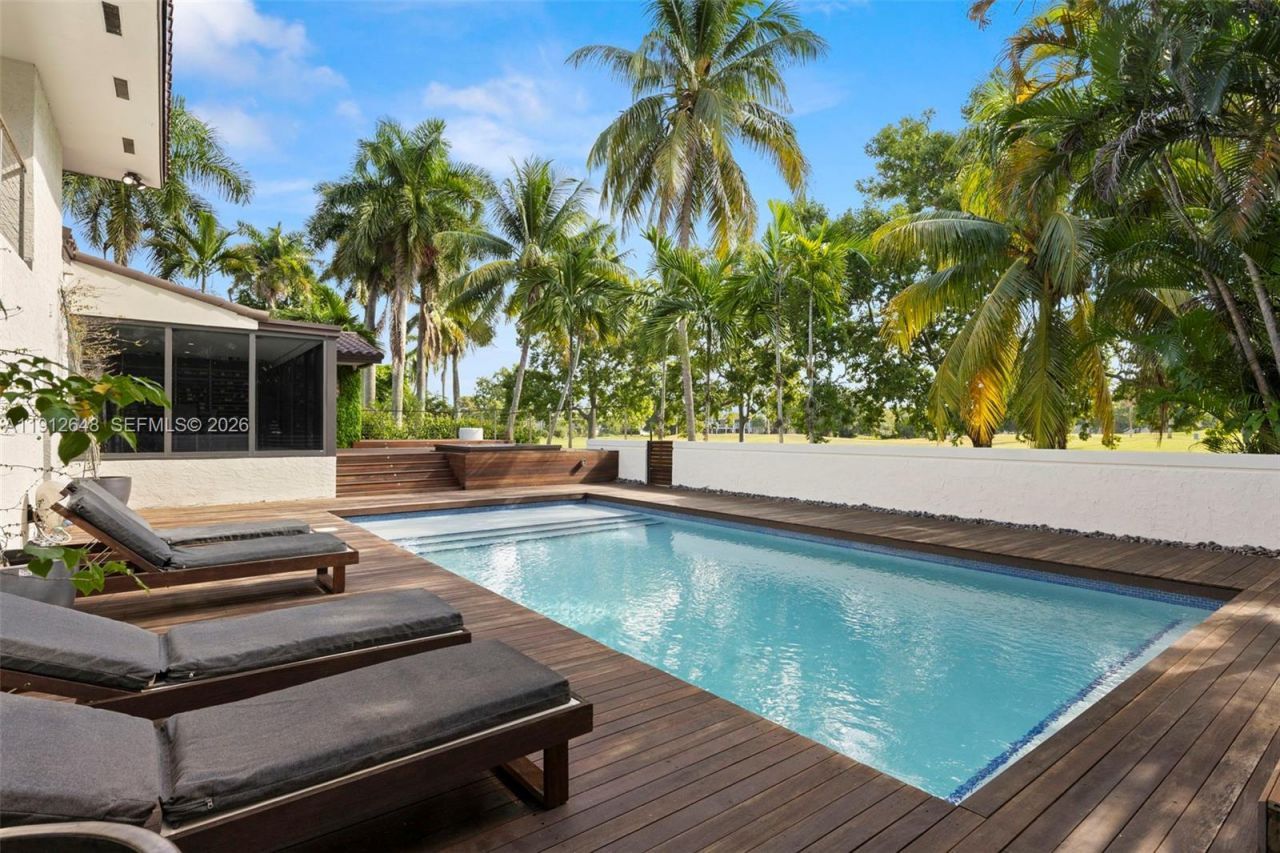 19035 E Saint Andrews Dr, Hialeah, FL 33015 Photo