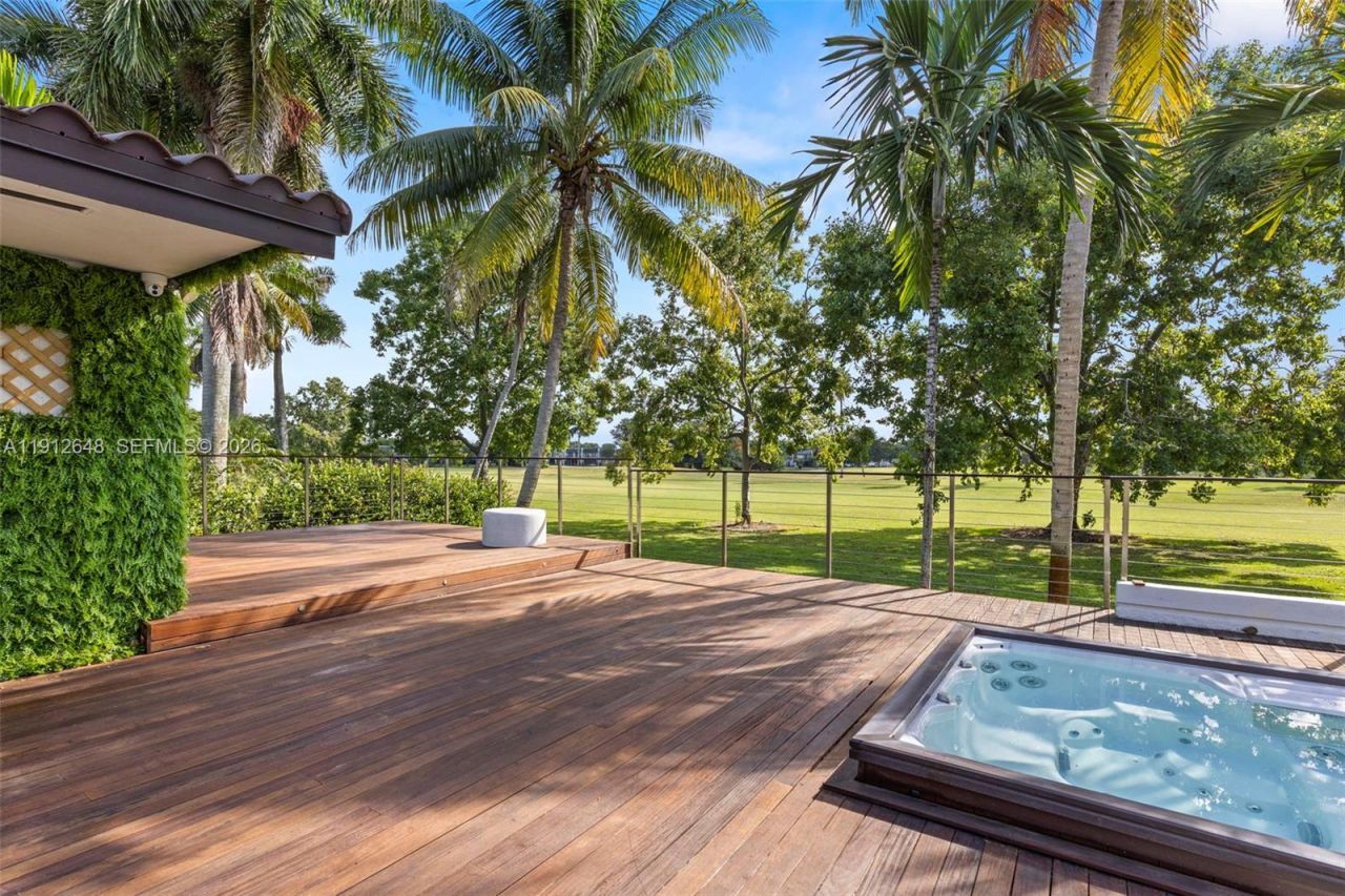 19035 E Saint Andrews Dr, Hialeah, FL 33015 Photo