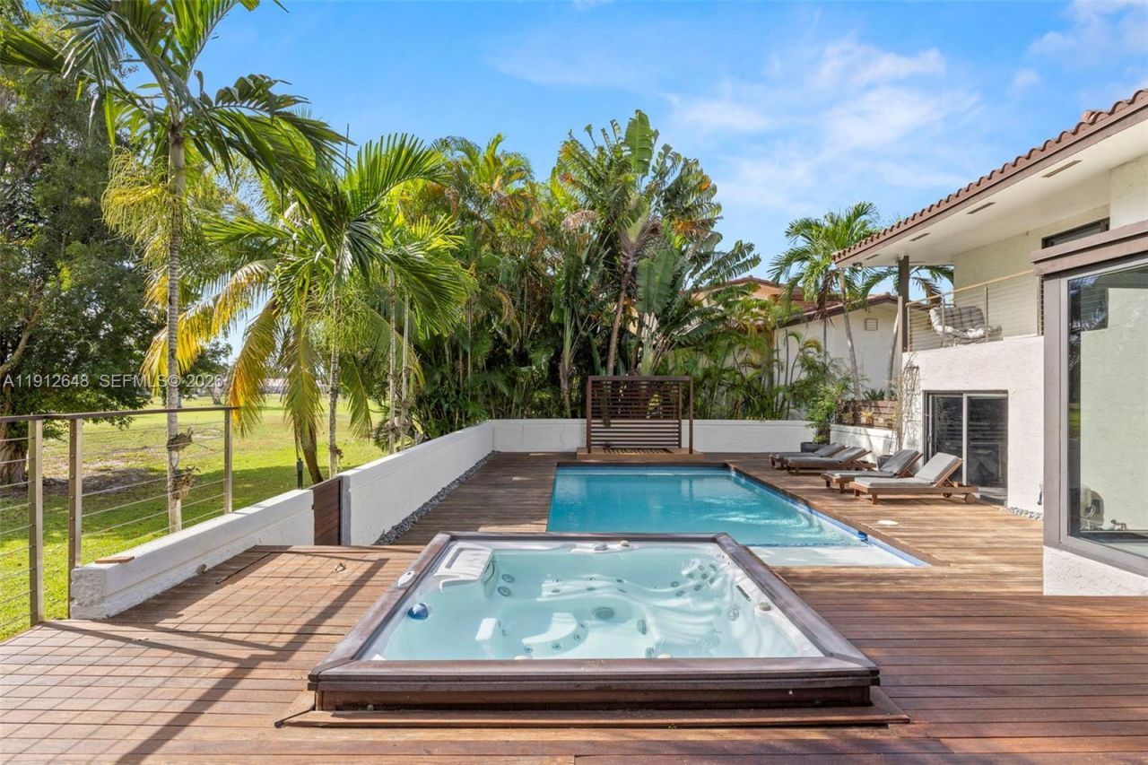 19035 E Saint Andrews Dr, Hialeah, FL 33015 Photo