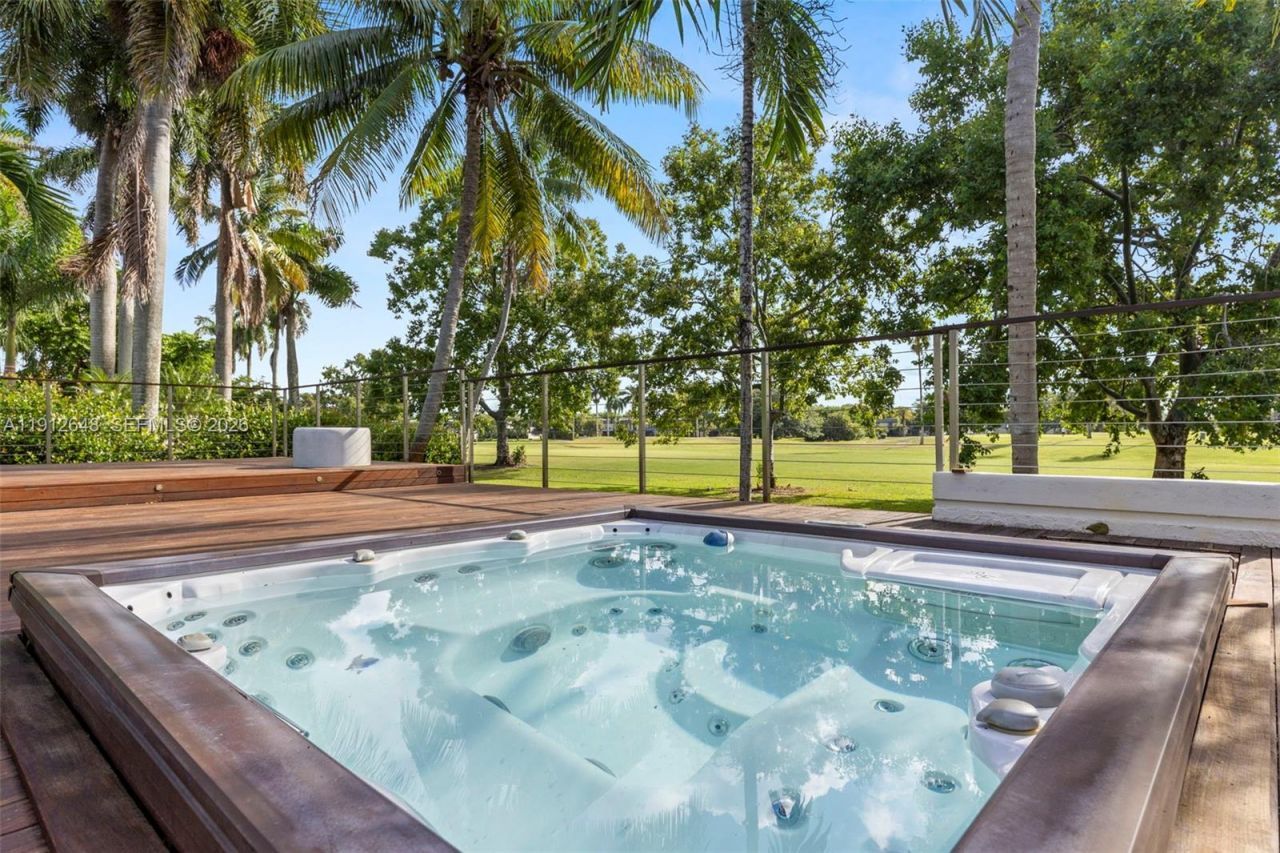 19035 E Saint Andrews Dr, Hialeah, FL 33015 Photo