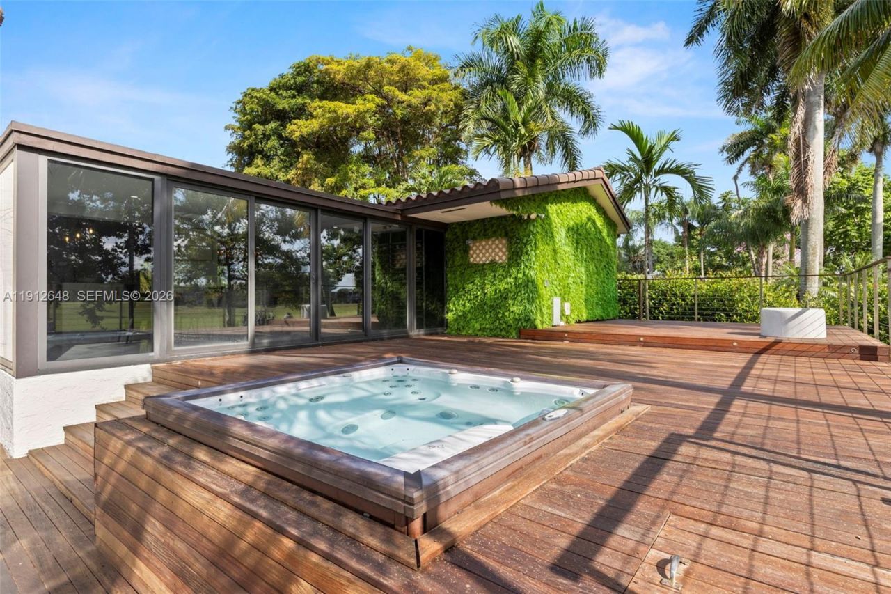 19035 E Saint Andrews Dr, Hialeah, FL 33015 Photo