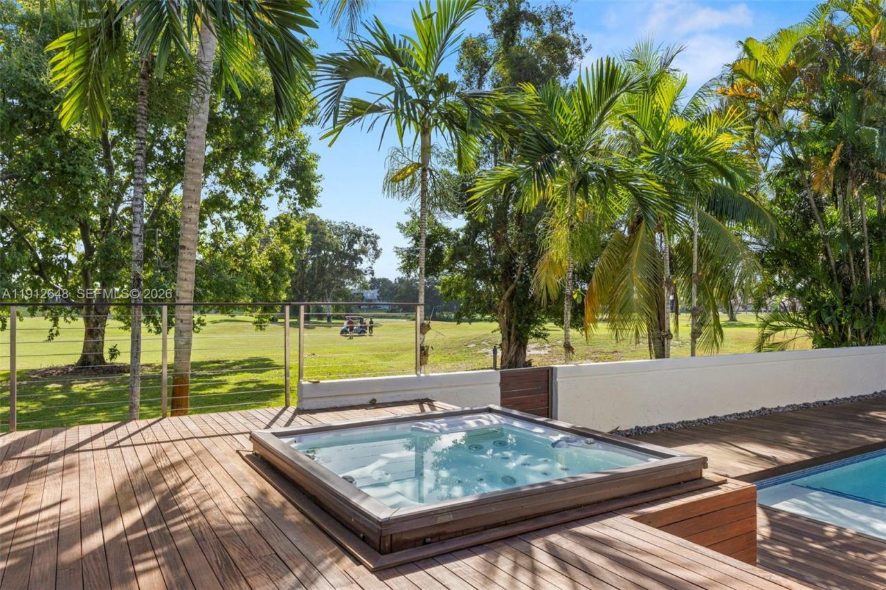 19035 E Saint Andrews Dr, Hialeah, FL 33015 Photo