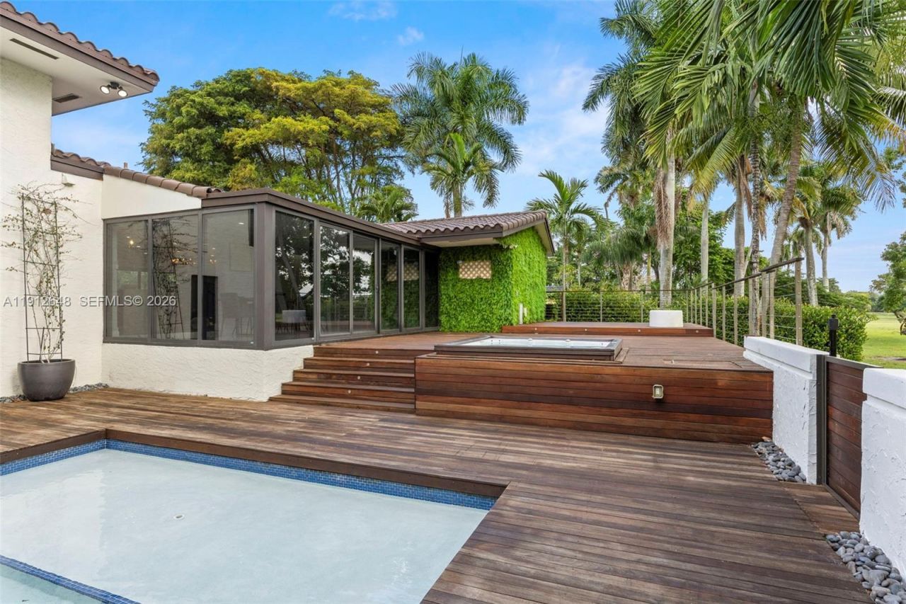 19035 E Saint Andrews Dr, Hialeah, FL 33015 Photo