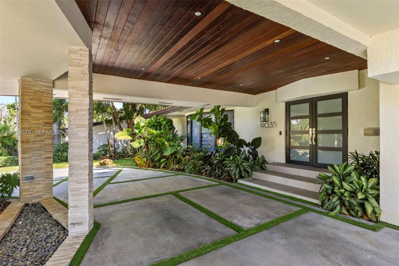 19035 E Saint Andrews Dr, Hialeah, FL 33015 Photo