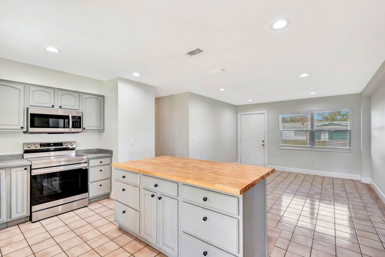 3612 46th Ave Dr W, Bradenton, FL 34210 Photo