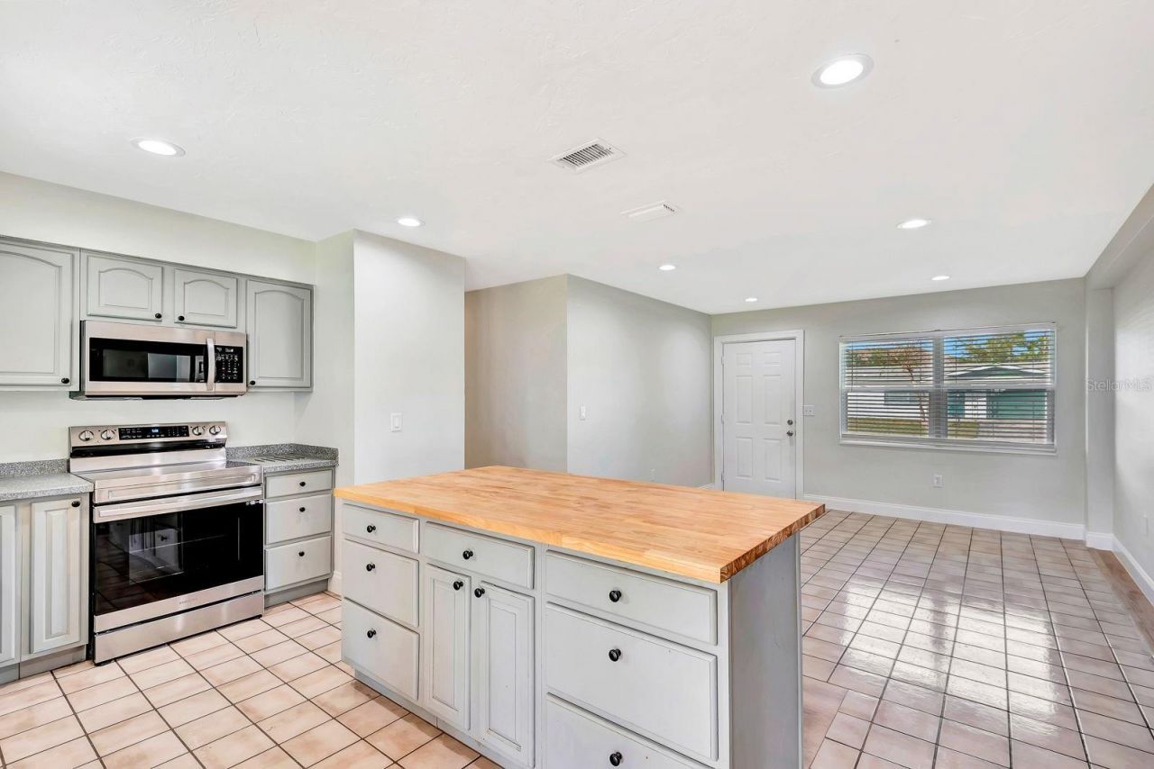 3612 46th Ave Dr W, Bradenton, FL 34210 Photo