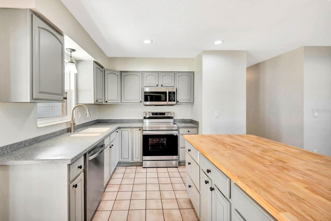 3612 46th Ave Dr W, Bradenton, FL 34210 Photo