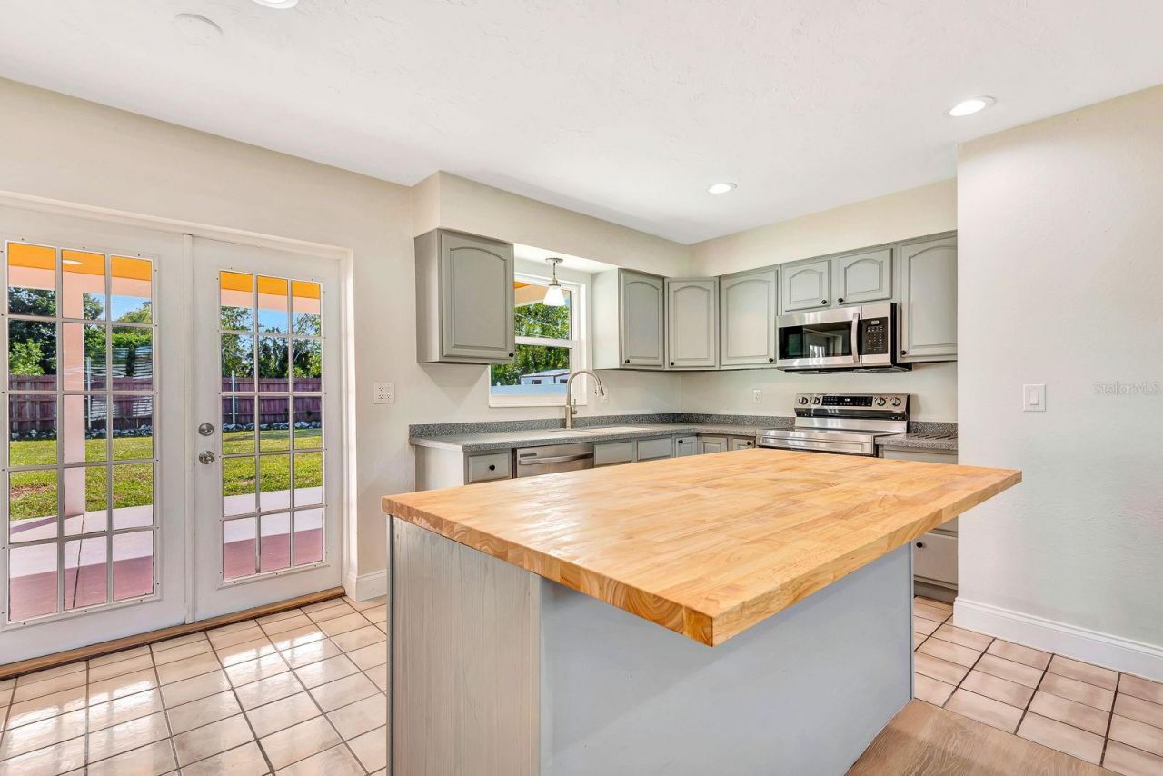 3612 46th Ave Dr W, Bradenton, FL 34210 Photo