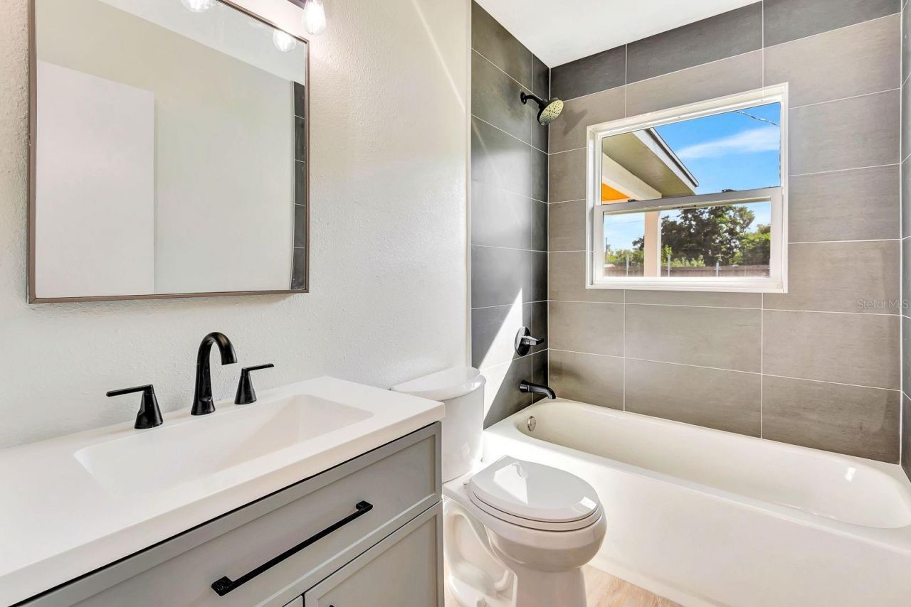 3612 46th Ave Dr W, Bradenton, FL 34210 Photo