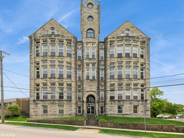 400 Mccarthy Road, Unit 421, Lemont, IL 60439