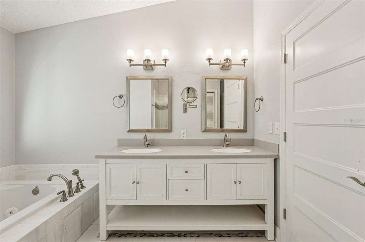 3821 Garden Lakes Estates Drive, Bradenton, FL 34203 Photo