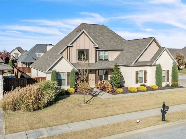 8607 W Flycatcher Place, Bentonville, AR 72713
