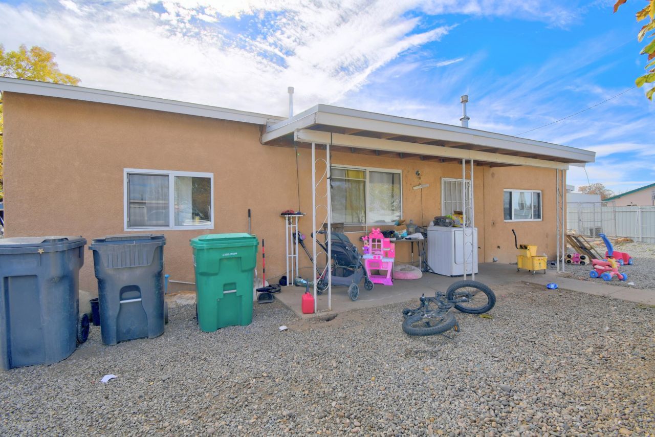1624 Valdora Road Sw, Albuquerque, NM 87105 Main Photo