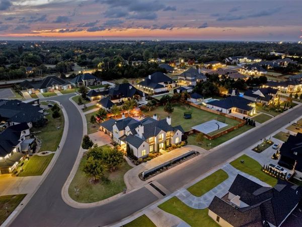 5001 Water Oak Way, Edmond, OK 73034