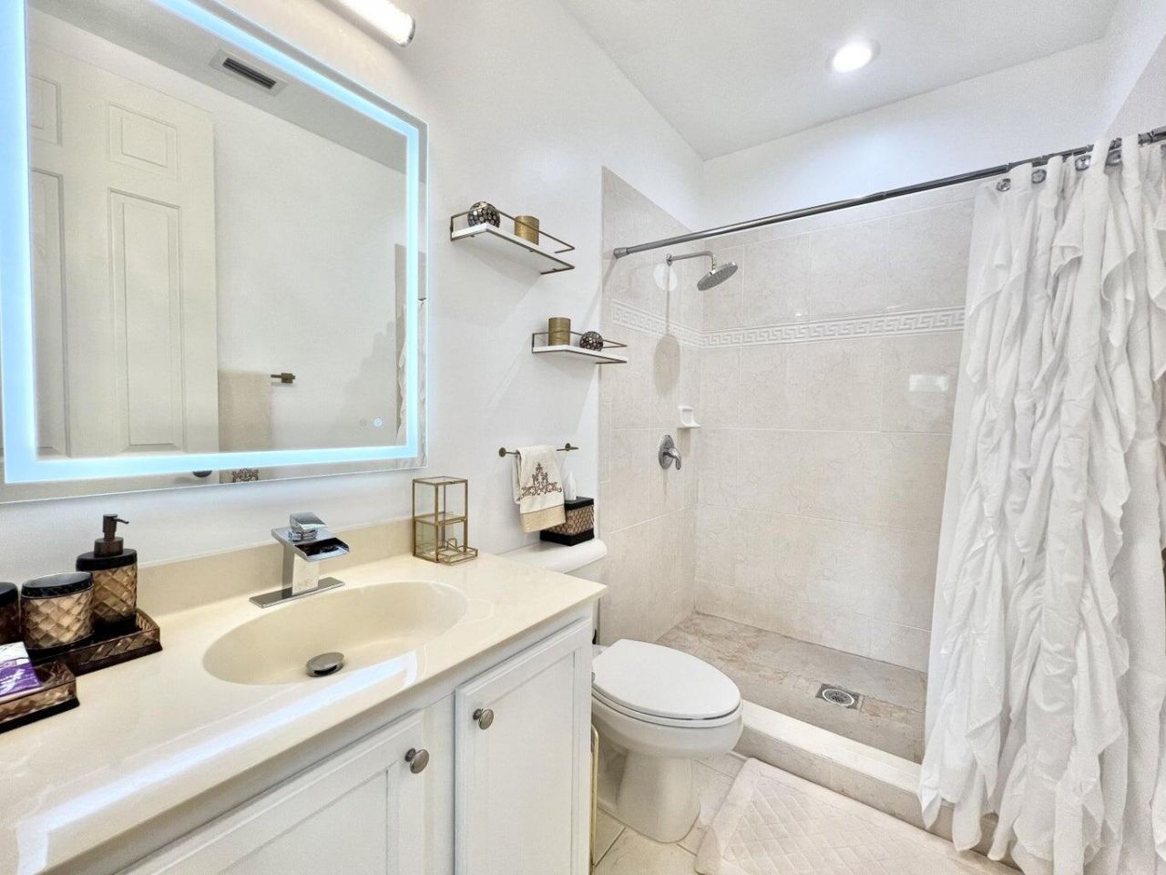 840 Marina Del Ray Lane, Unit 2, West Palm Beach, FL 33401 Photo