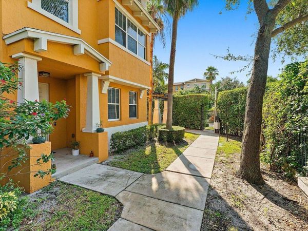 500 Pacific Grove Drive, Unit 8, West Palm Beach, FL 33401