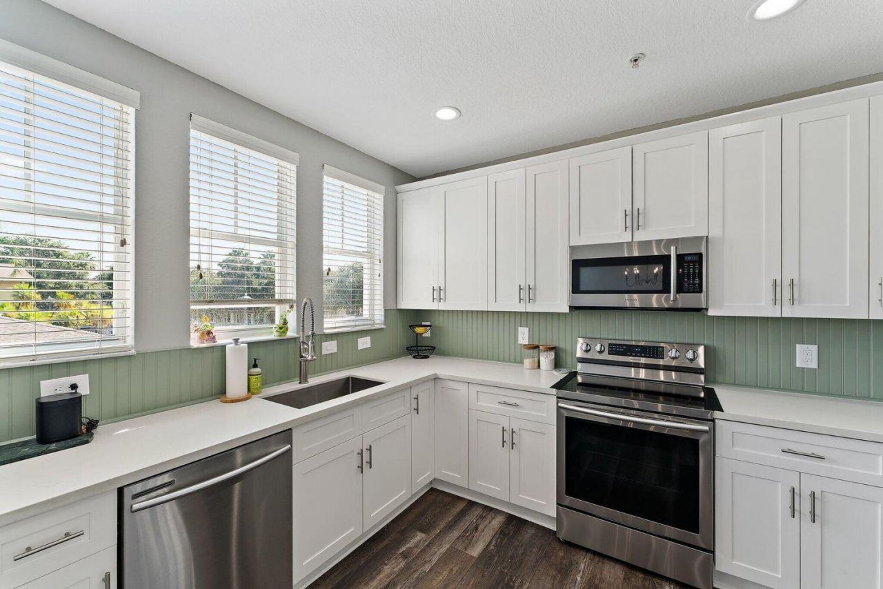 500 Pacific Grove Drive, Unit 8, West Palm Beach, FL 33401 Photo