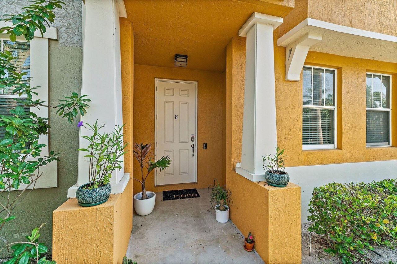 500 Pacific Grove Drive, Unit 8, West Palm Beach, FL 33401 Photo
