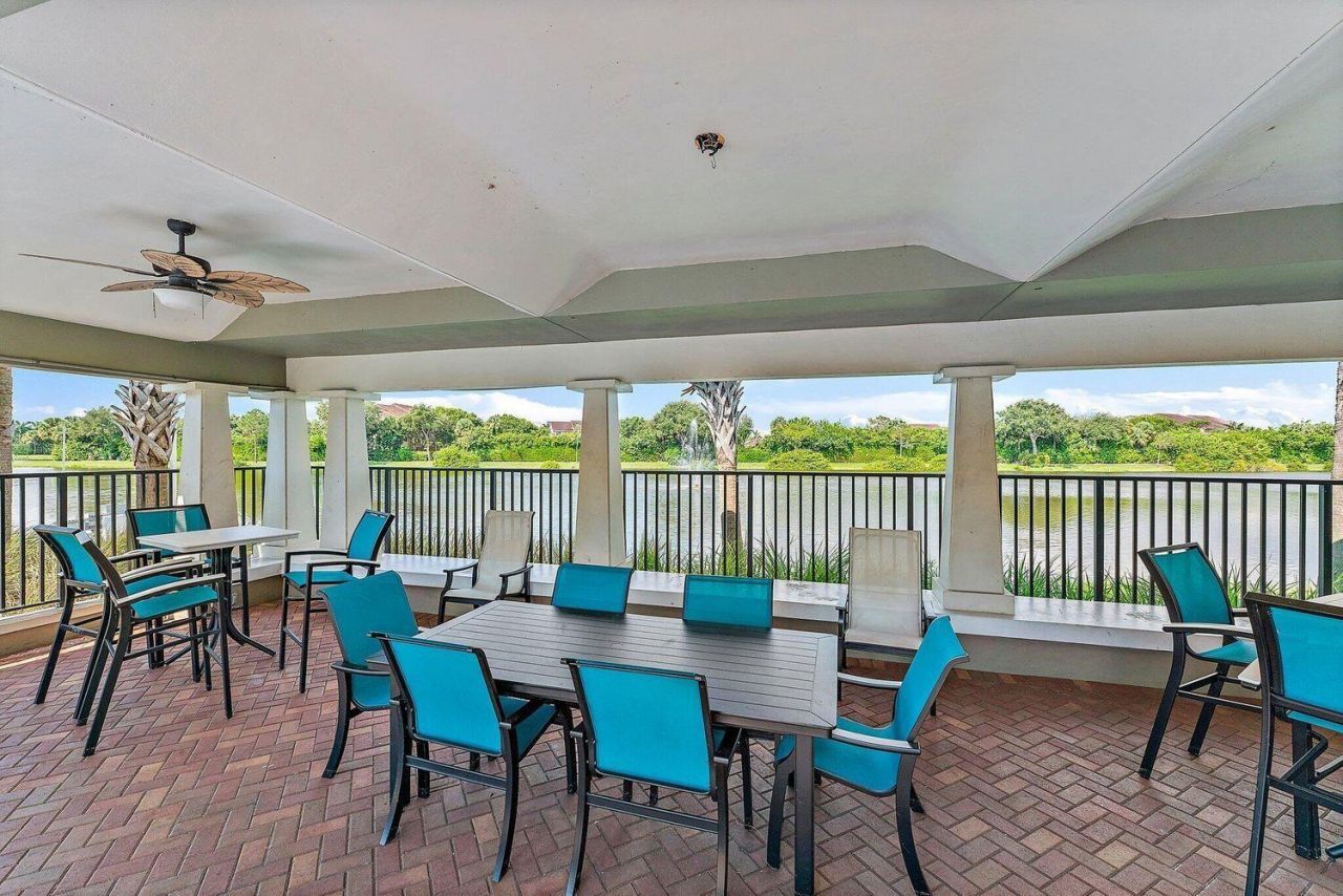 500 Pacific Grove Drive, Unit 8, West Palm Beach, FL 33401 Photo