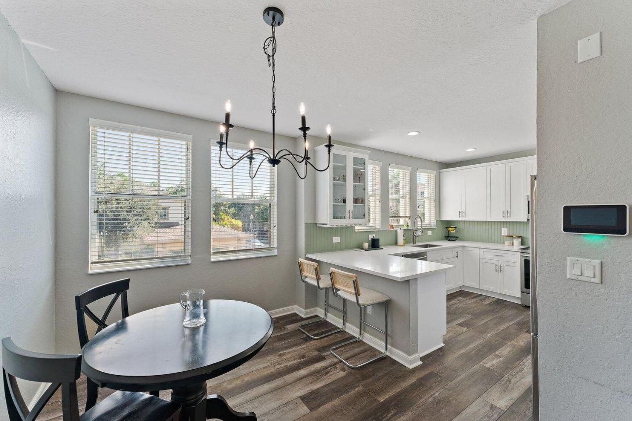 500 Pacific Grove Drive, Unit 8, West Palm Beach, FL 33401 Photo