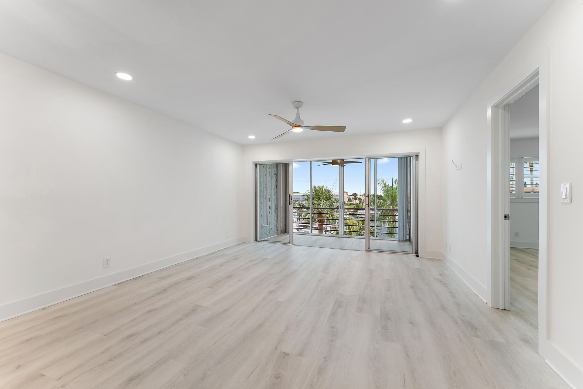 29 Yacht Club Drive, Unit 407, North Palm Beach, FL 33408 Photo