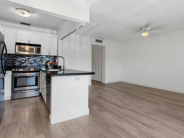 4201 S Ocean Boulevard, Unit J4, South Palm Beach, FL 33480