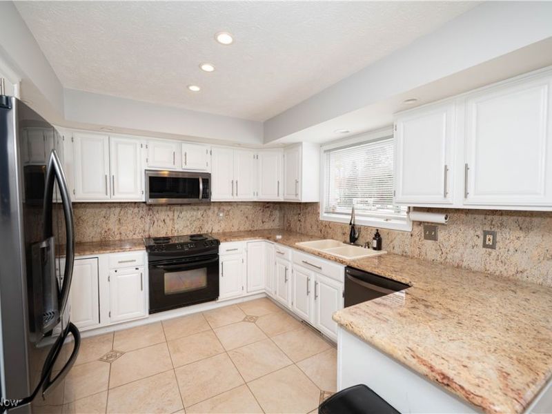 363 Miner Road, Highland Heights, OH 44143 Photo 17