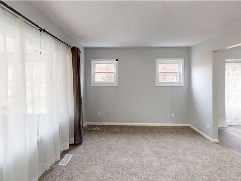 1085 Chalker Street, Akron, OH 44310 Photo 2