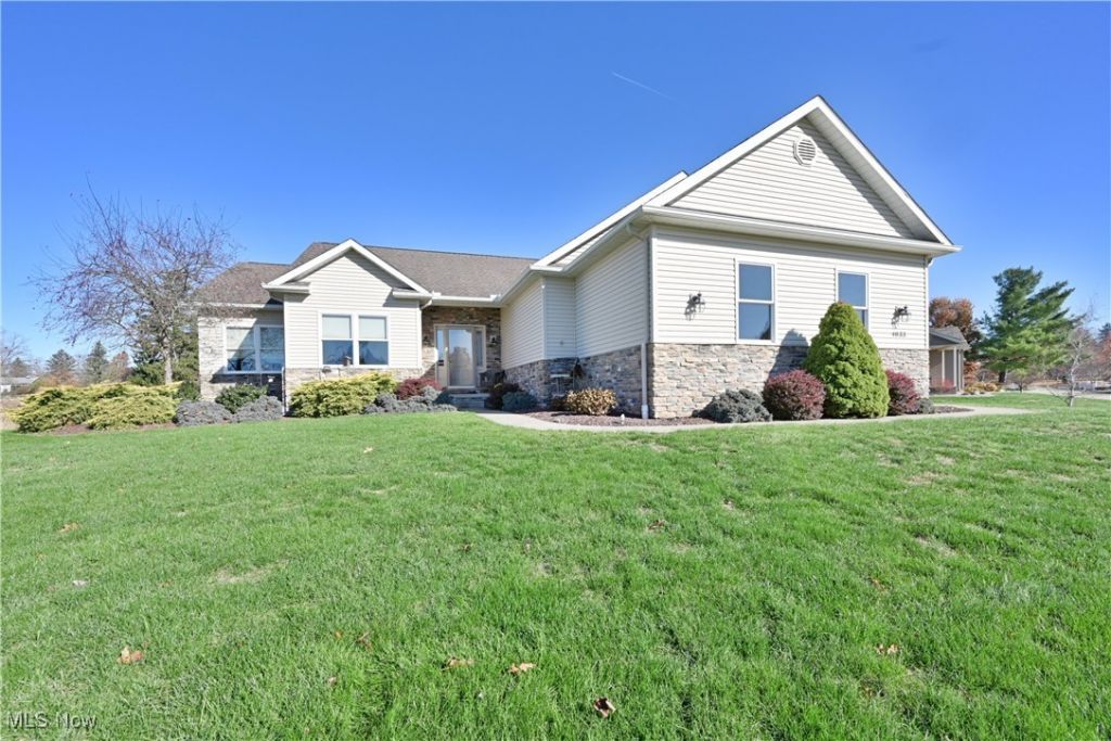 4833 Mandarin Drive, Seville, OH 44273