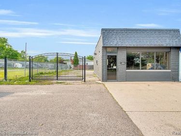 15615 E 10 Mile Road , Eastpointe, MI 48021