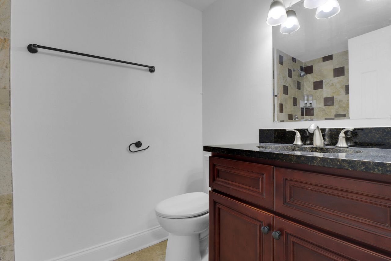 1944 Woodland Road Photo 23