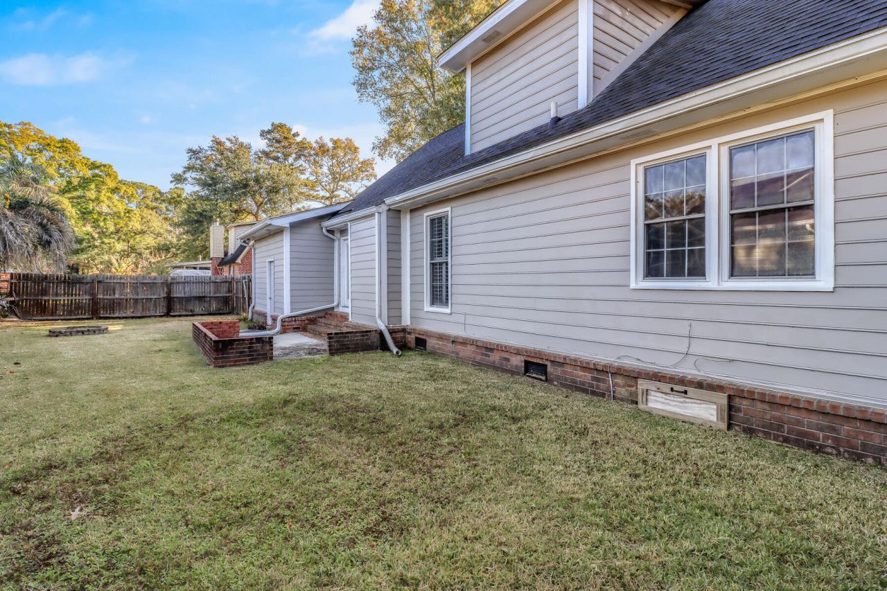 1944 Woodland Road Photo 29