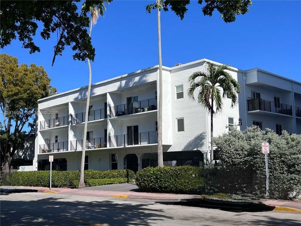 1033 Lenox Ave, Unit 202, Miami Beach, FL 33139