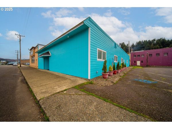 480 GREENWOOD AVE, Reedsport, OR 97467