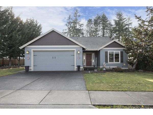 940 HAYES ST, Mt. Angel, OR 97362