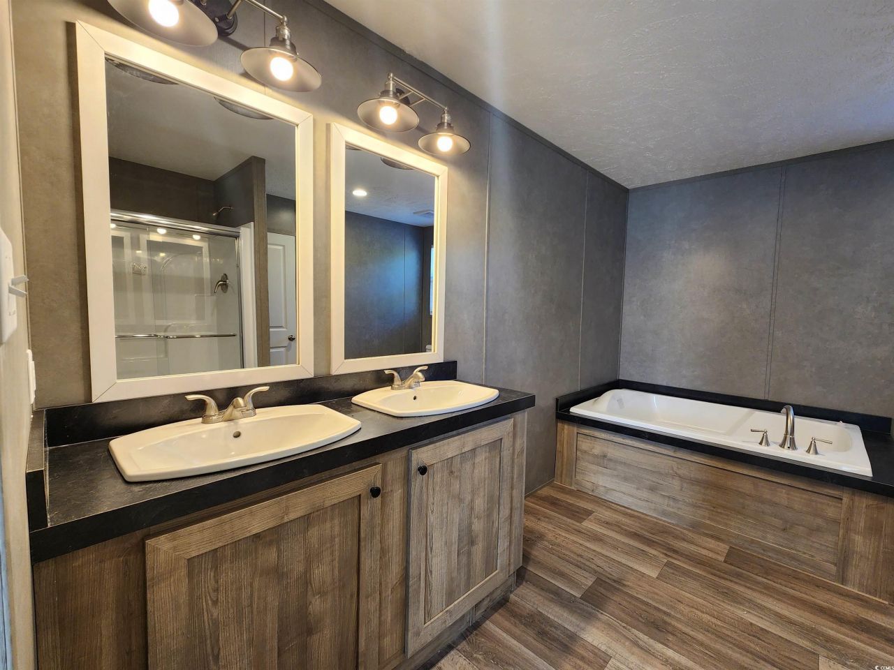 2004 Warren's Loop Photo 10