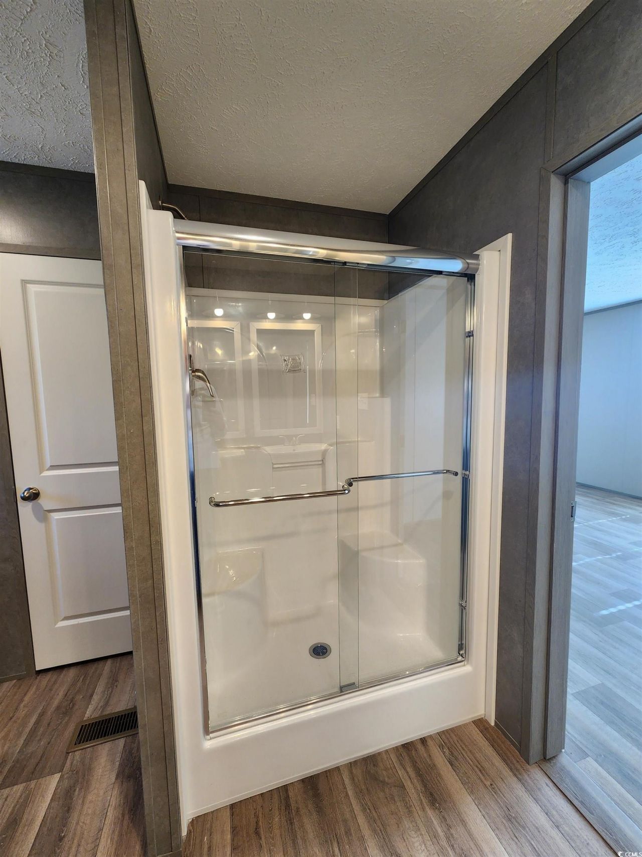 2004 Warren's Loop Photo 12