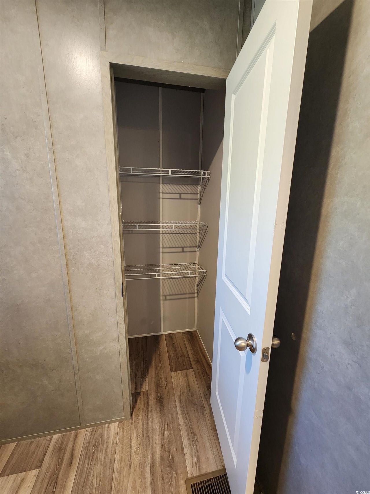 2004 Warren's Loop Photo 13