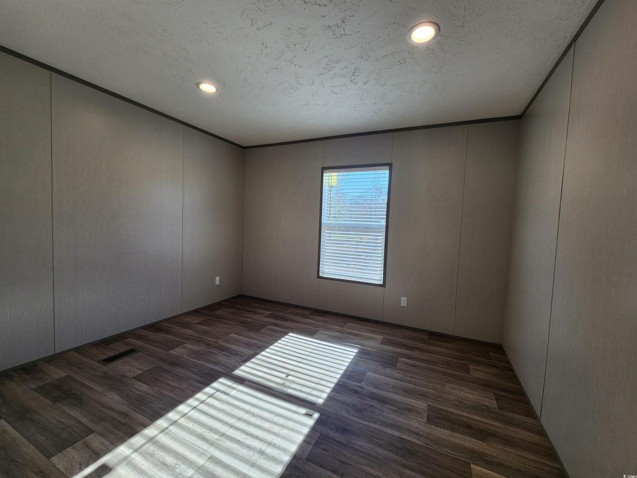 2004 Warren's Loop Photo 18