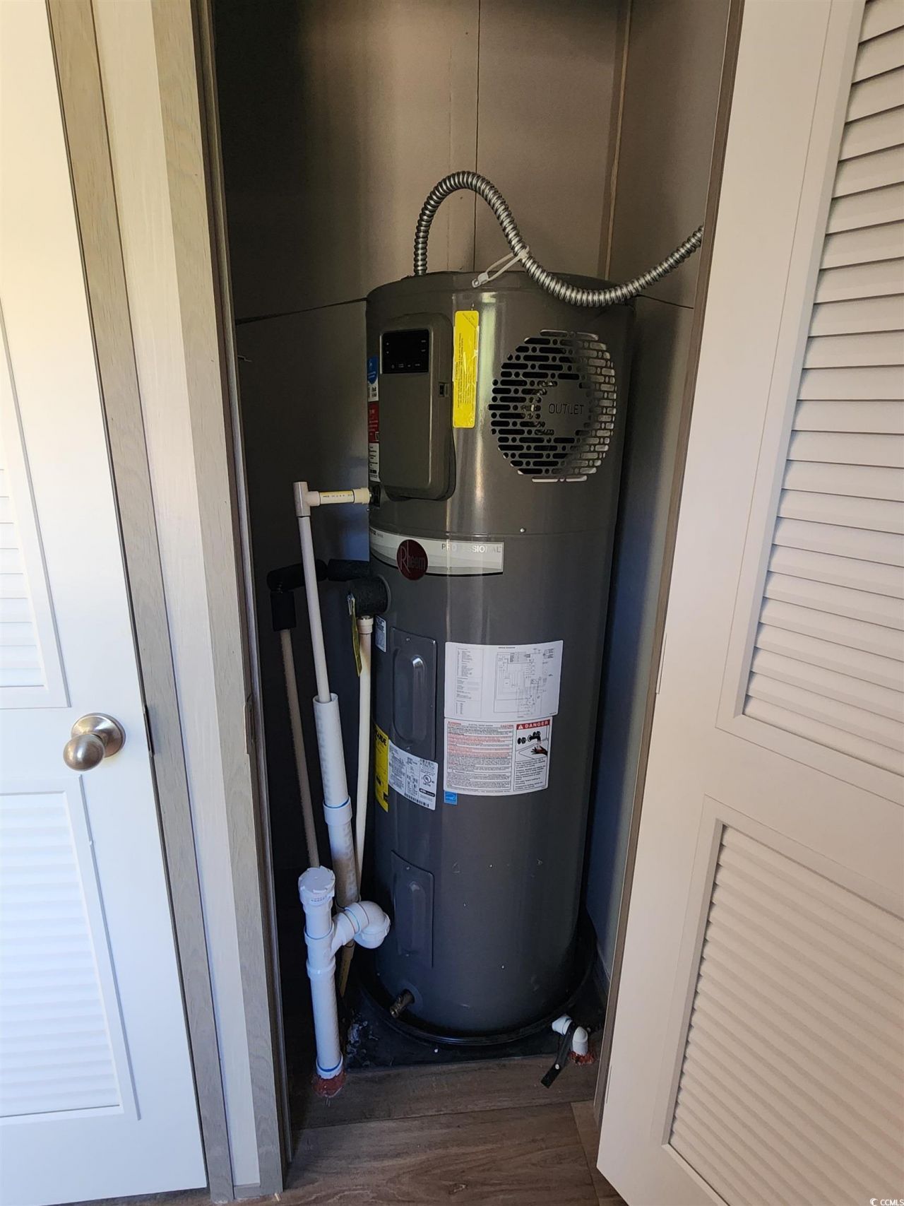 2004 Warren's Loop Photo 20