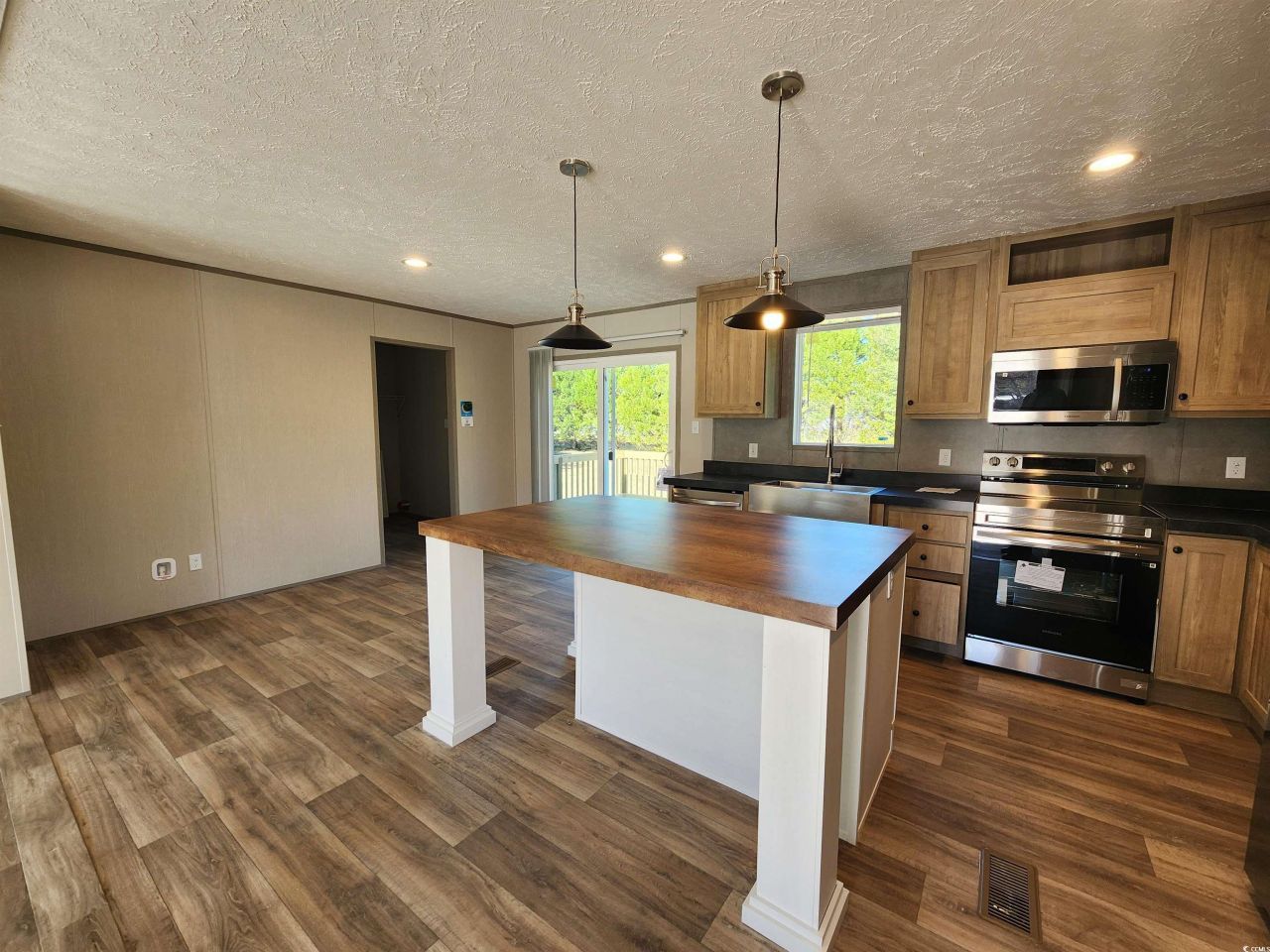 2004 Warren's Loop Photo 6