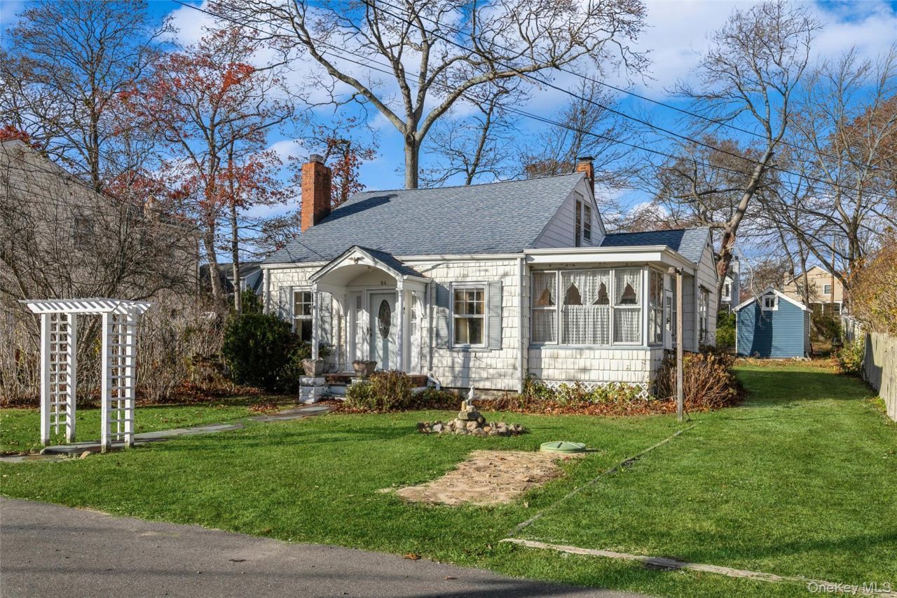 84 Riviera Drive Mastic, NY 11950