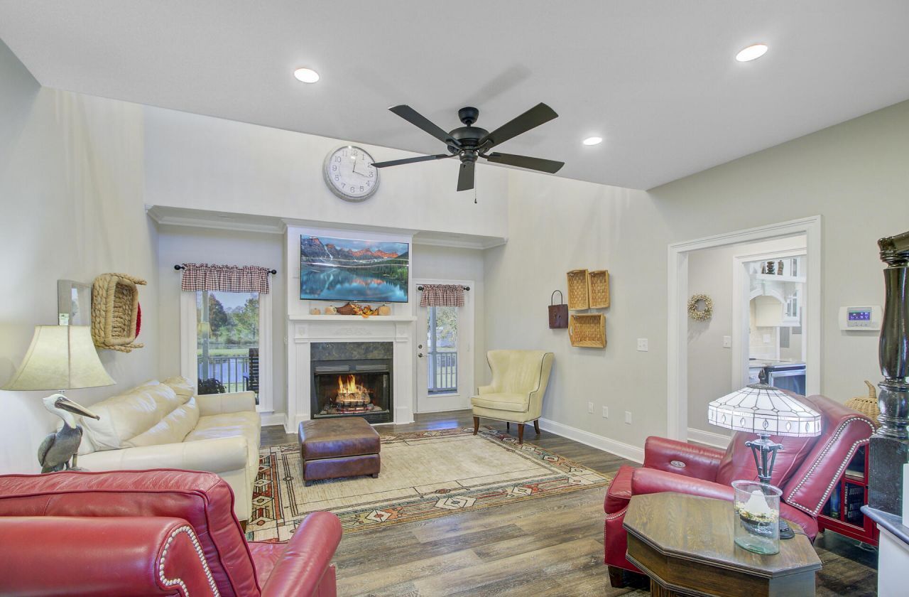 933 Tree Farm Lane Photo 18