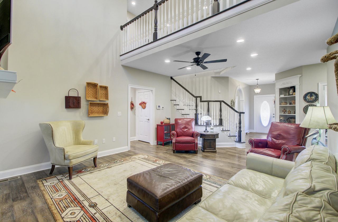 933 Tree Farm Lane Photo 20